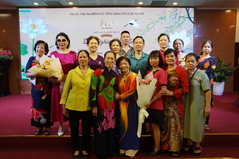 HỘI VIÊN LÊ THỊ KHOA HỌC: ĐỐI TỐT VỚI BẠN BÈ, NIỀM VUI TỰ TÌM ĐẾN